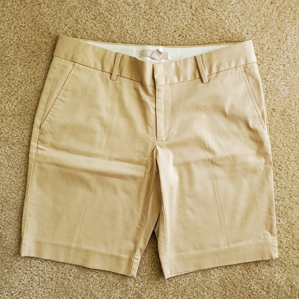 NWOT Banana Republic Khaki dress shorts